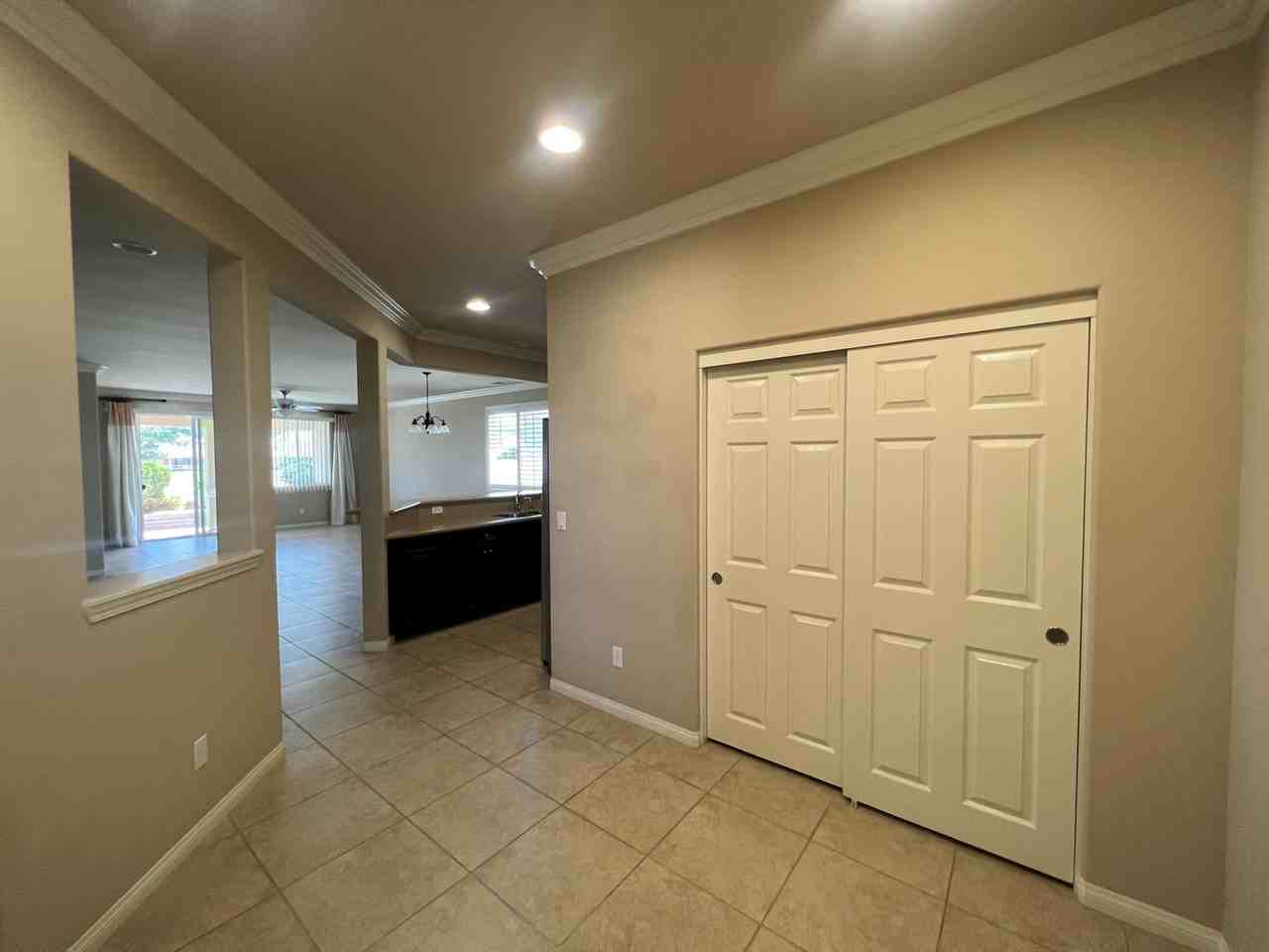 10333 Darby Rd - Photo 7 of 19