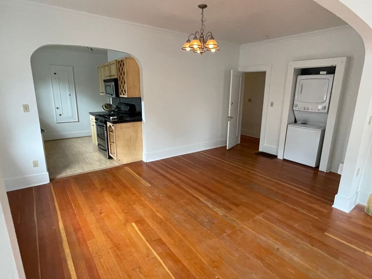 2442 Sw 5th Ave - Photo 2 of 9