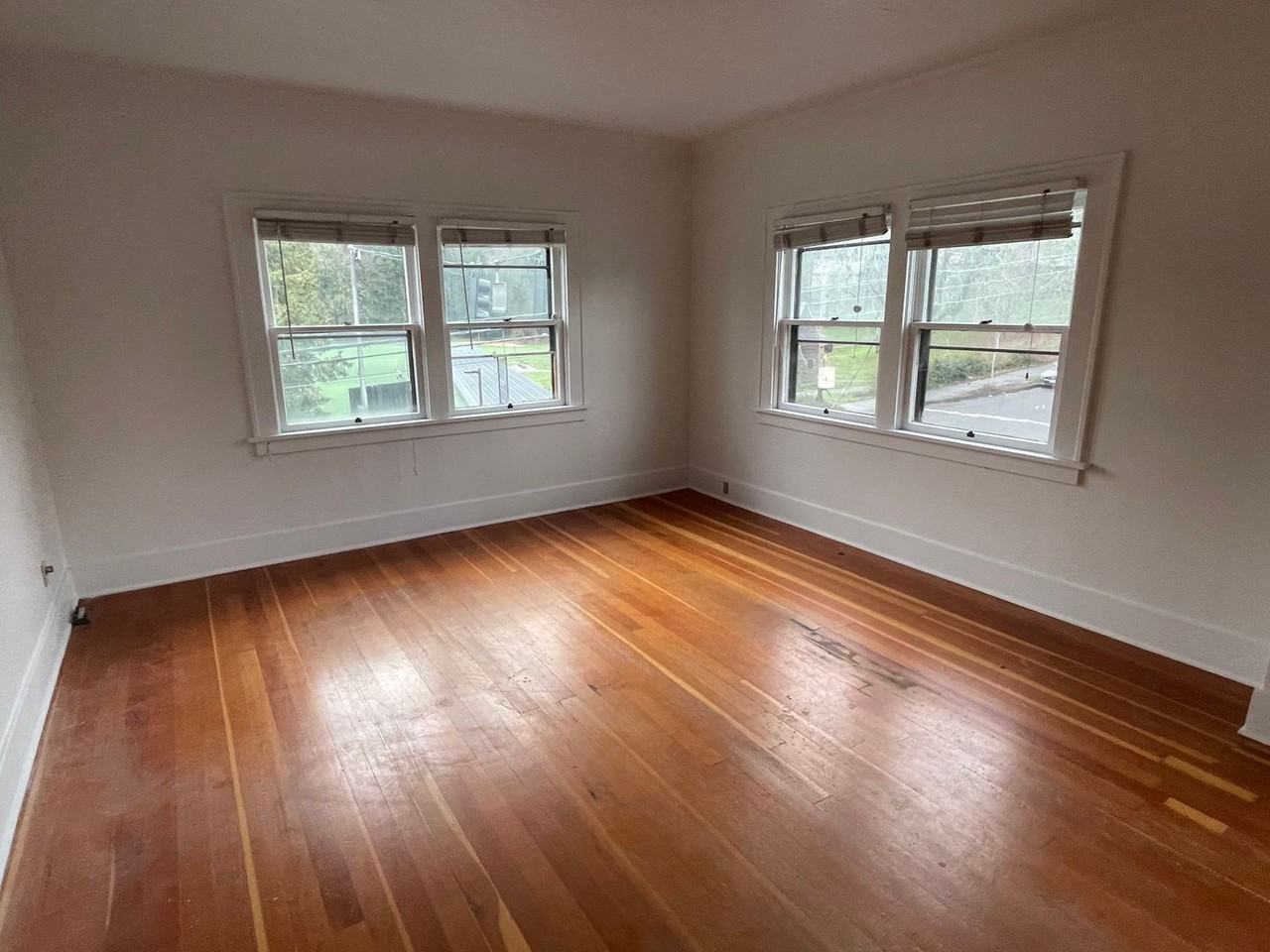 2442 Sw 5th Ave - Photo 4 of 9