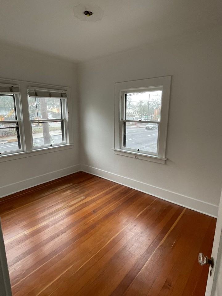 2442 Sw 5th Ave - Photo 7 of 9