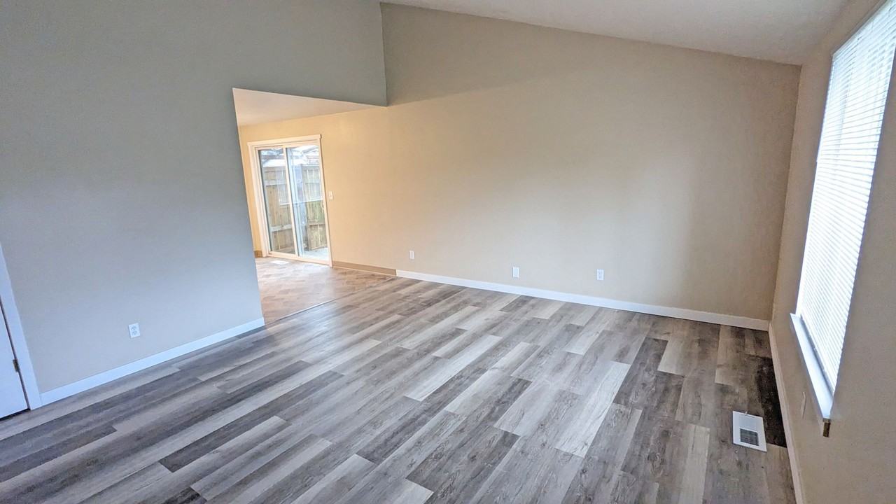 3104 Brittany Dr - Photo 2 of 18