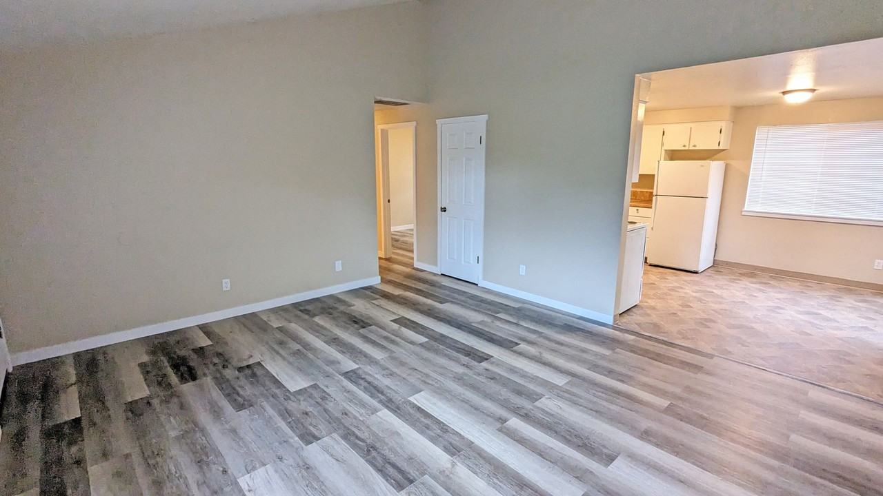 3104 Brittany Dr - Photo 3 of 18