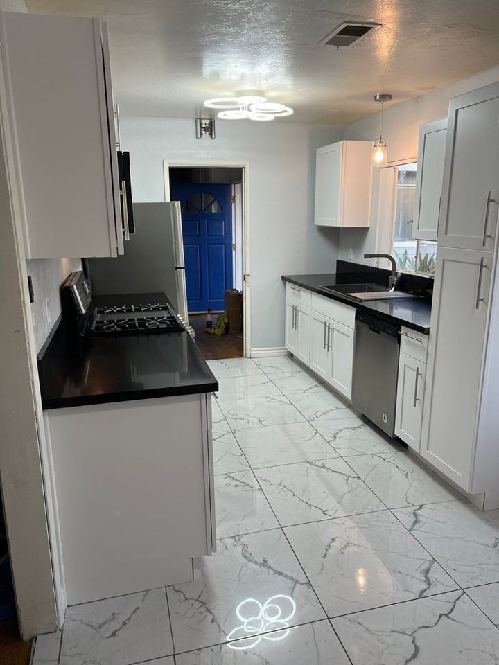 5478 Mary Lane Dr - Photo 4 of 50