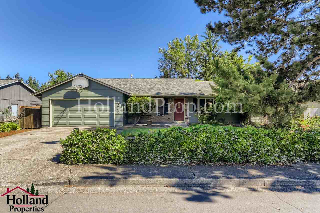 17267 Sw Barcelona Way - Photo 2 of 28