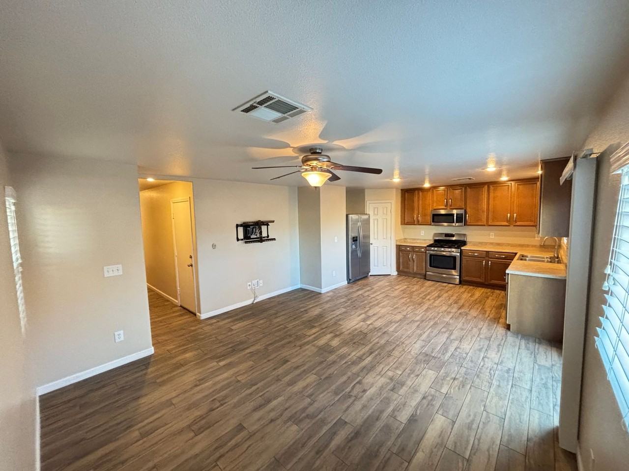 8282 Time Machine Ave - Photo 4 of 28