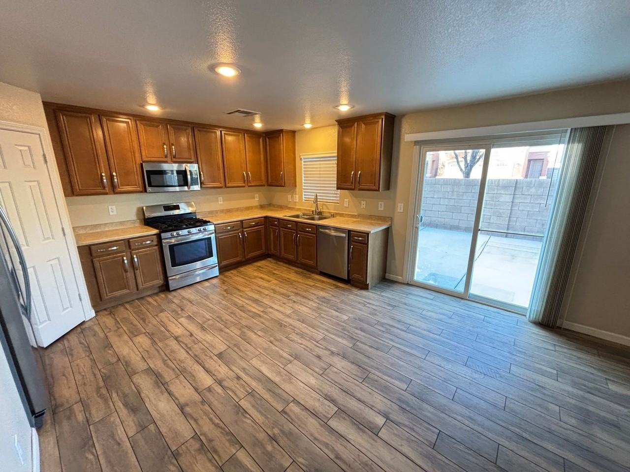 8282 Time Machine Ave - Photo 6 of 28