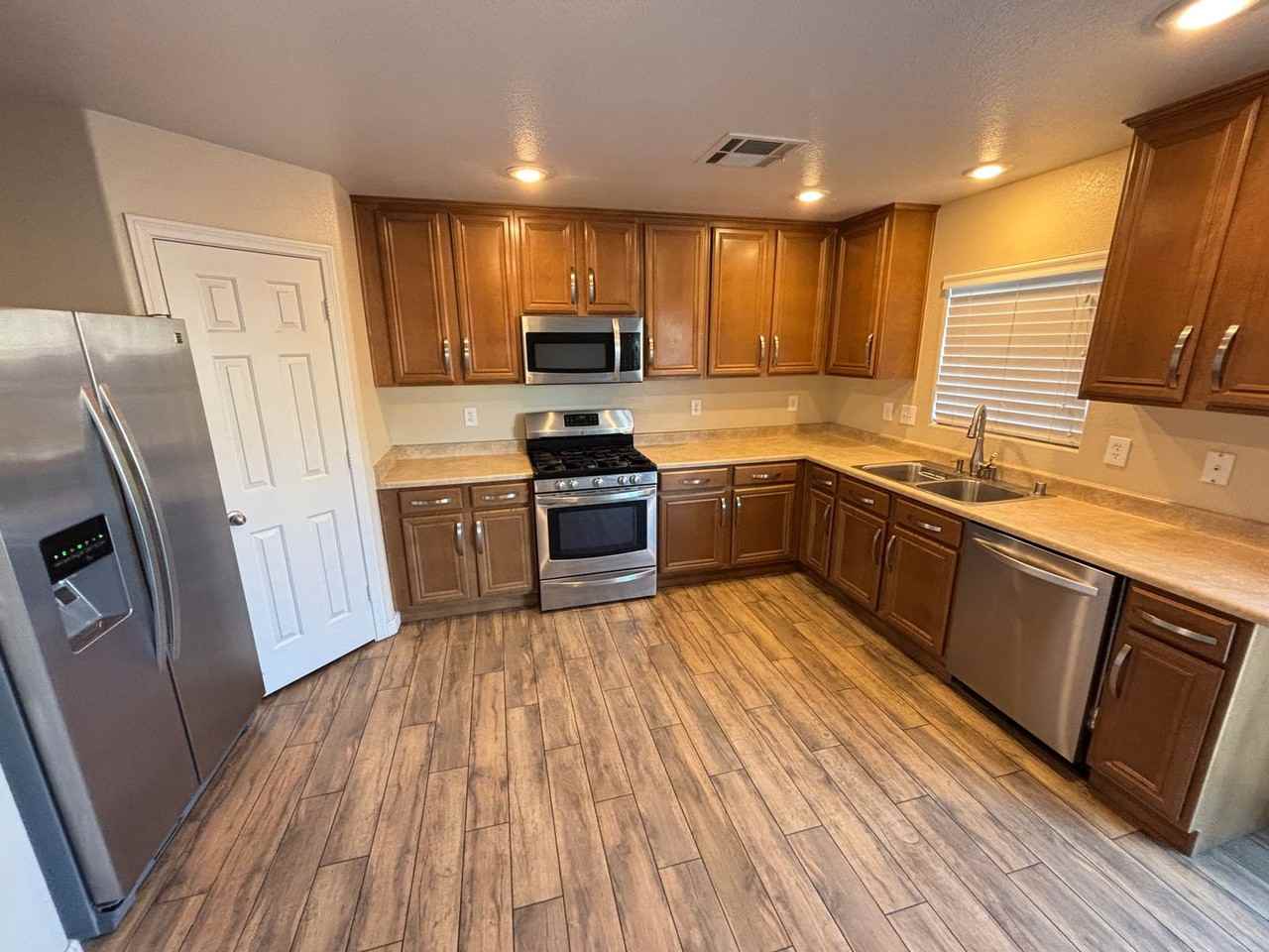 8282 Time Machine Ave - Photo 7 of 28