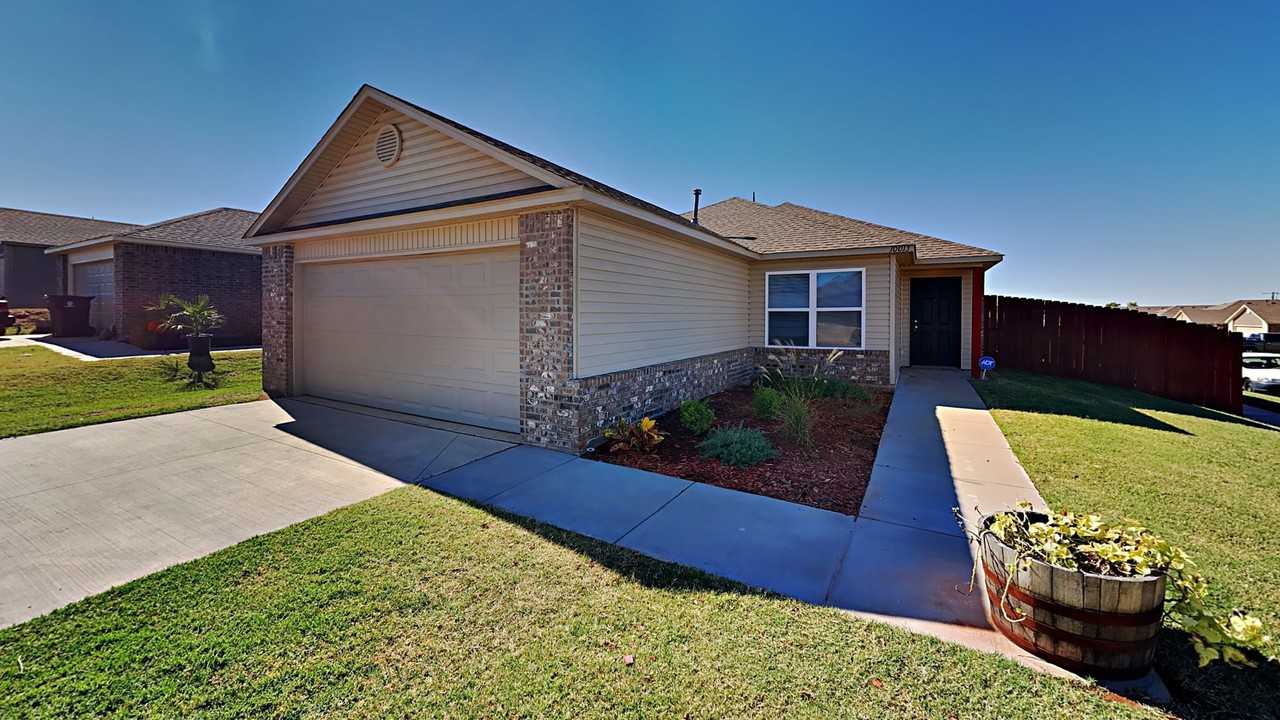 10013 Copperhead Rd - Photo 2 of 16
