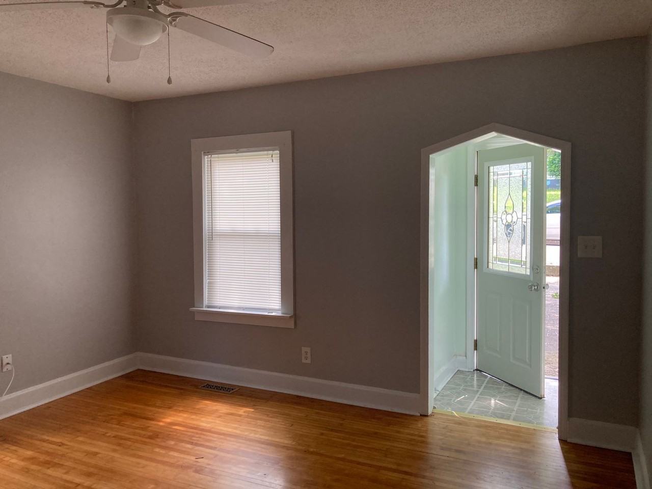 504 Henry St - Photo 4 of 33