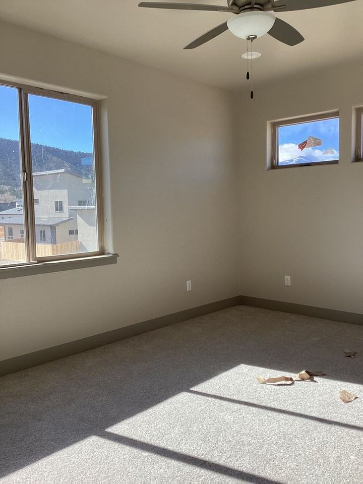 1126 Agate Ln - Photo 3 of 10