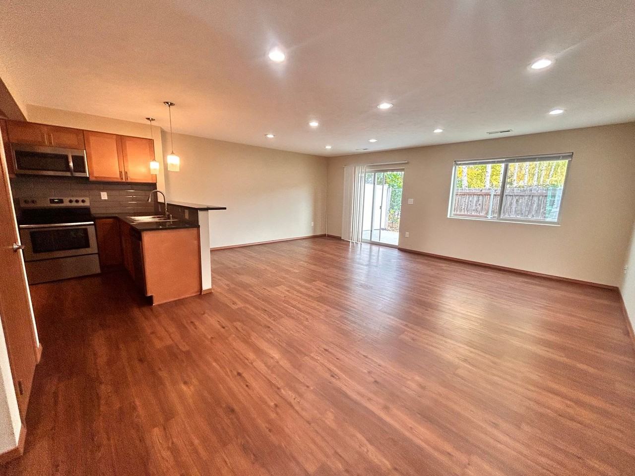 611 - 613 Chronicle - Photo 3 of 26