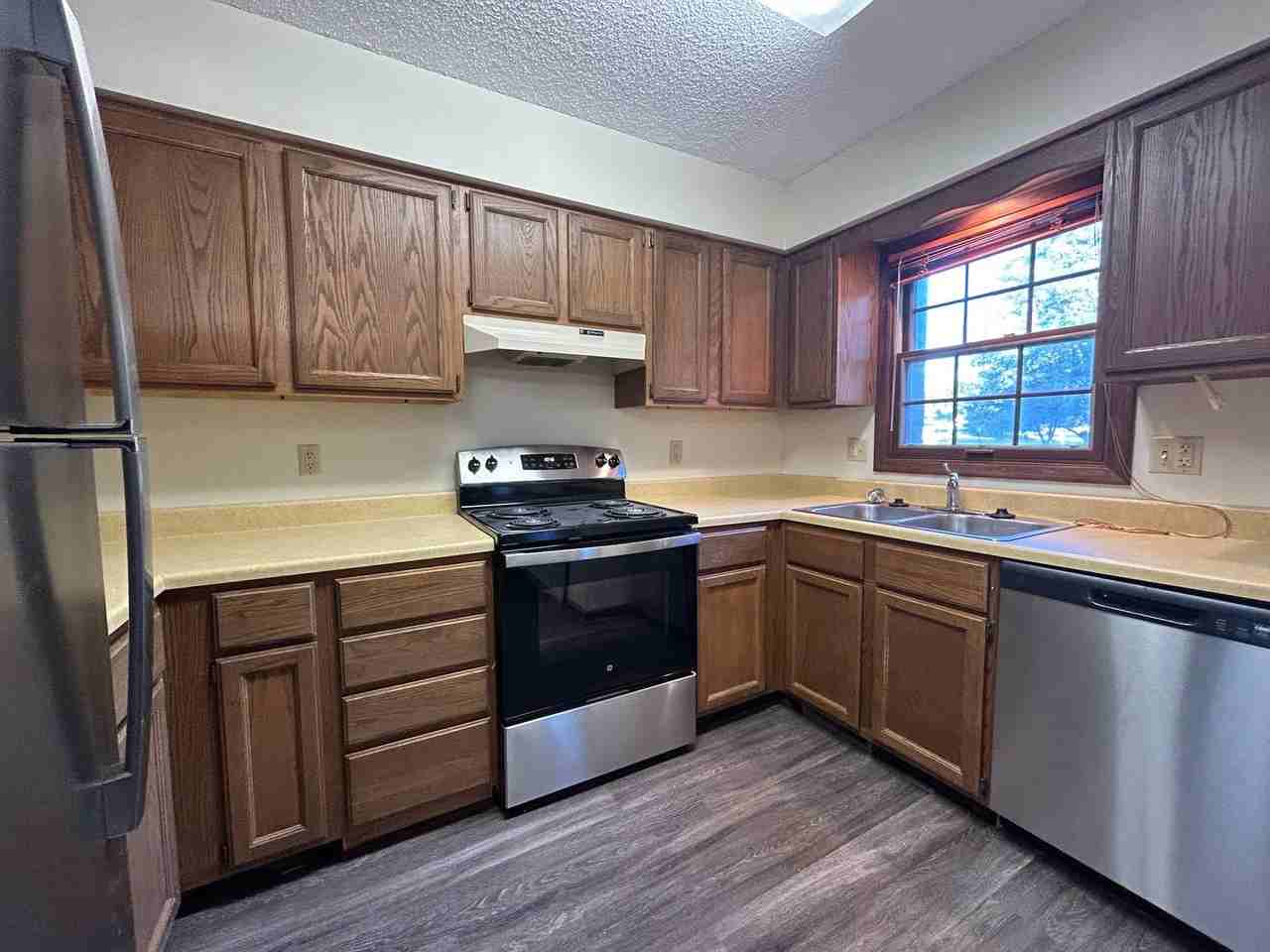 1828 N Ridge Dr - Photo 4 of 19