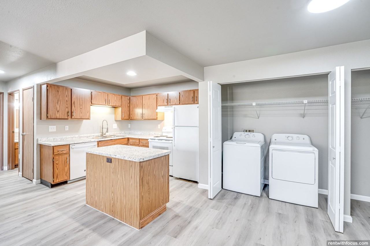 Nova Townhomes (B) Apartments 414 N Peters Ave, Fond du Lac, WI 54935