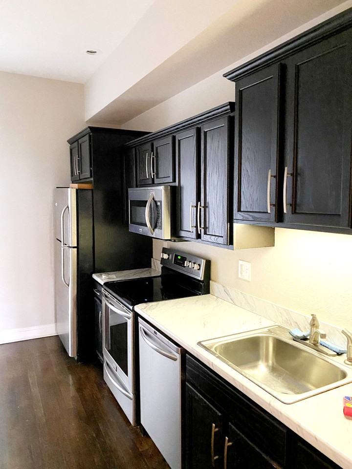 Large, updated 2 bed/1 bath "loft - Photo 3 of 8