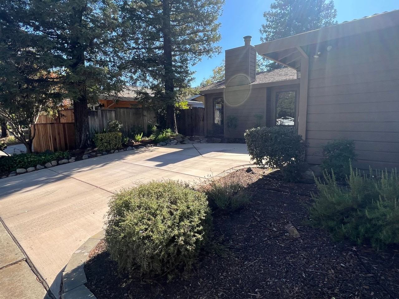 3496 Oyster Bay Ave - Photo 2 of 17