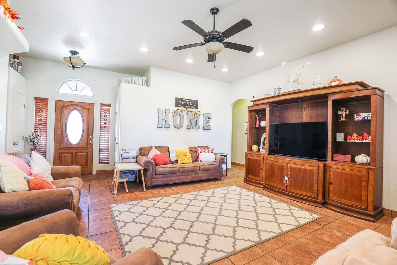 3813 Driftwood Ave - Photo 3 of 25