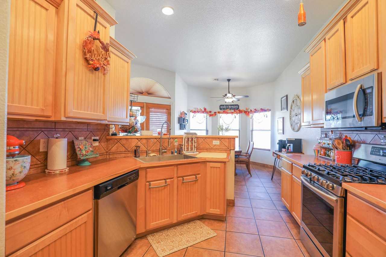 3813 Driftwood Ave - Photo 4 of 25