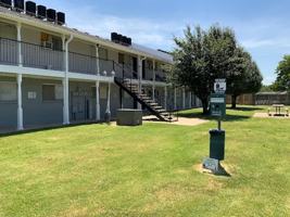 featured image of 1906 N Broadway St