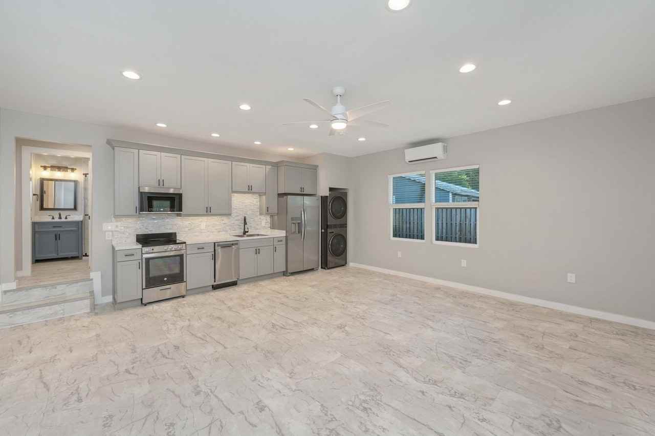 696 Persimmon Street - Photo 5 of 35