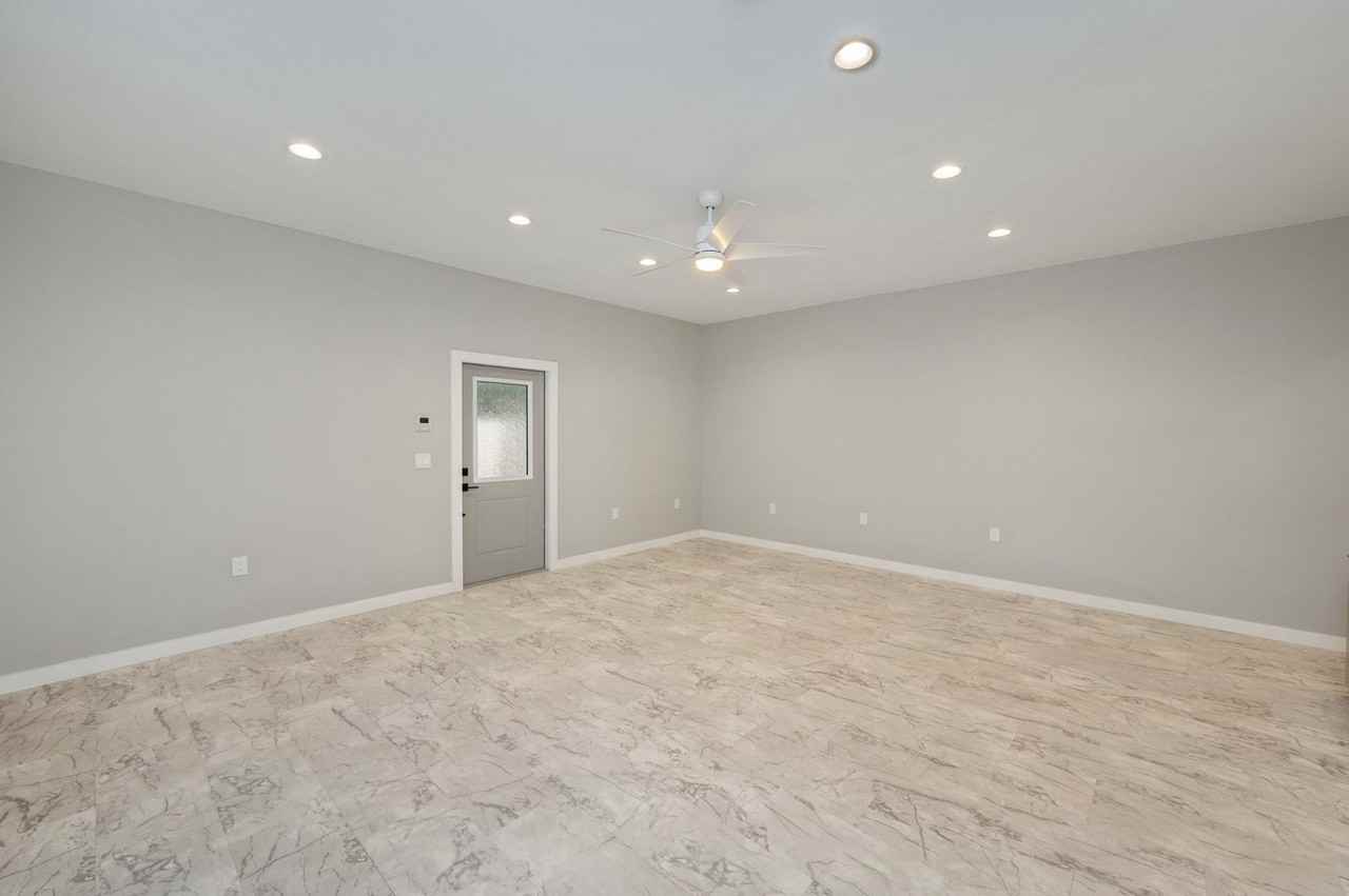 696 Persimmon Street - Photo 7 of 35