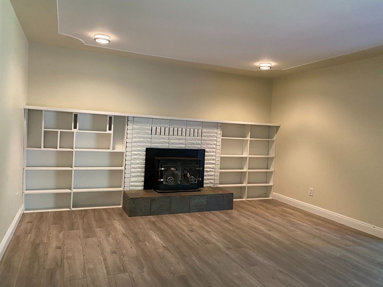 1942 Lindeena Ln - Photo 5 of 49