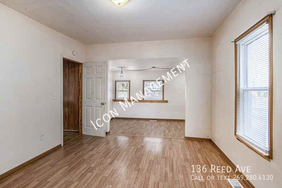 136 Reed Ave - Photo 3 of 17