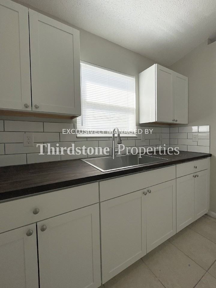 5128 Indian Lakes Ct #3 - Photo 3 of 24