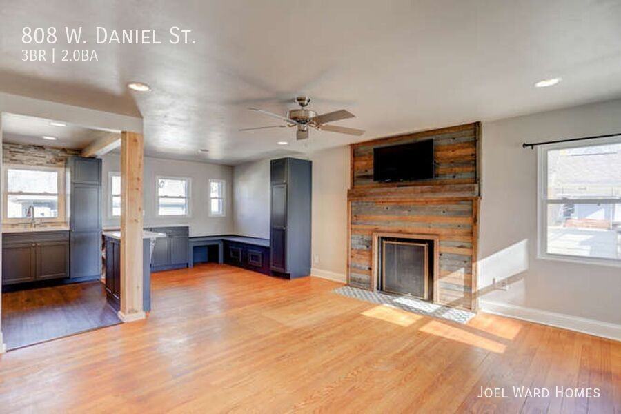 808 W Daniel St - Photo 3 of 27