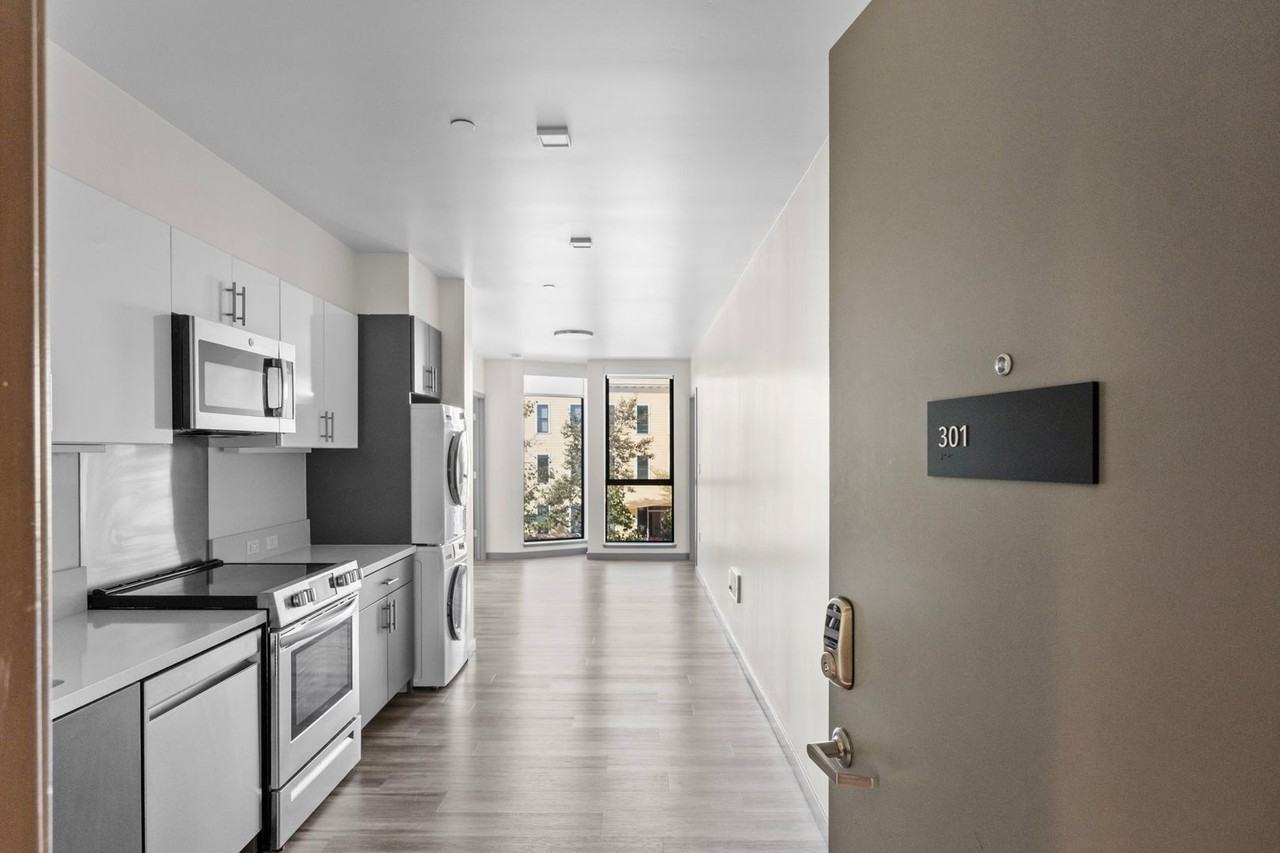 235 Valencia Street - Photo 5 of 31