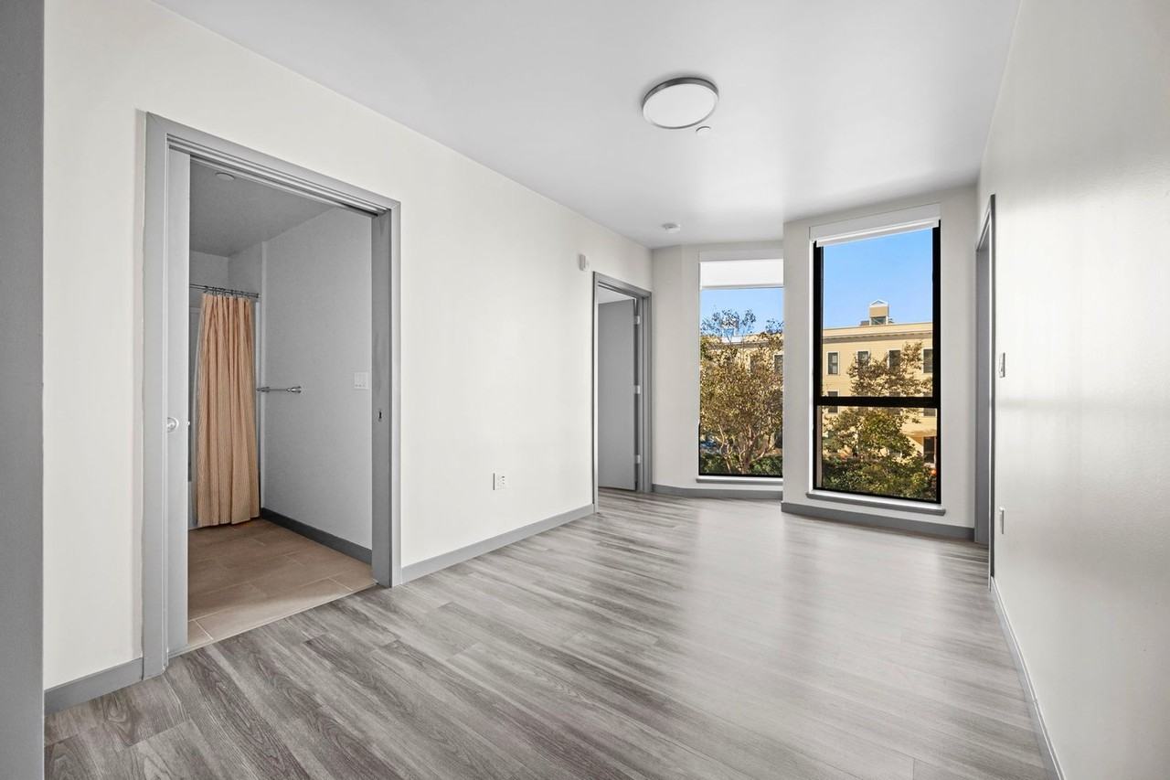 235 Valencia Street - Photo 6 of 31