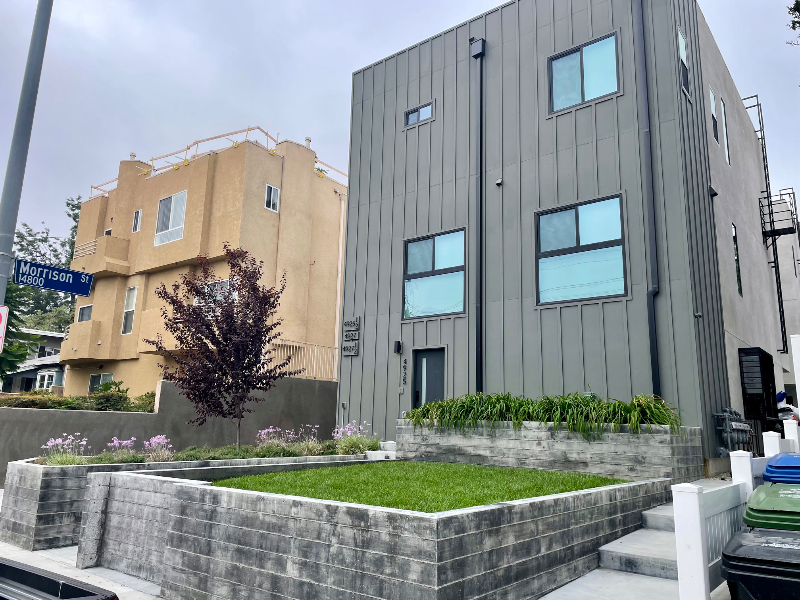 4925 Kester Ave - Photo 5 of 12