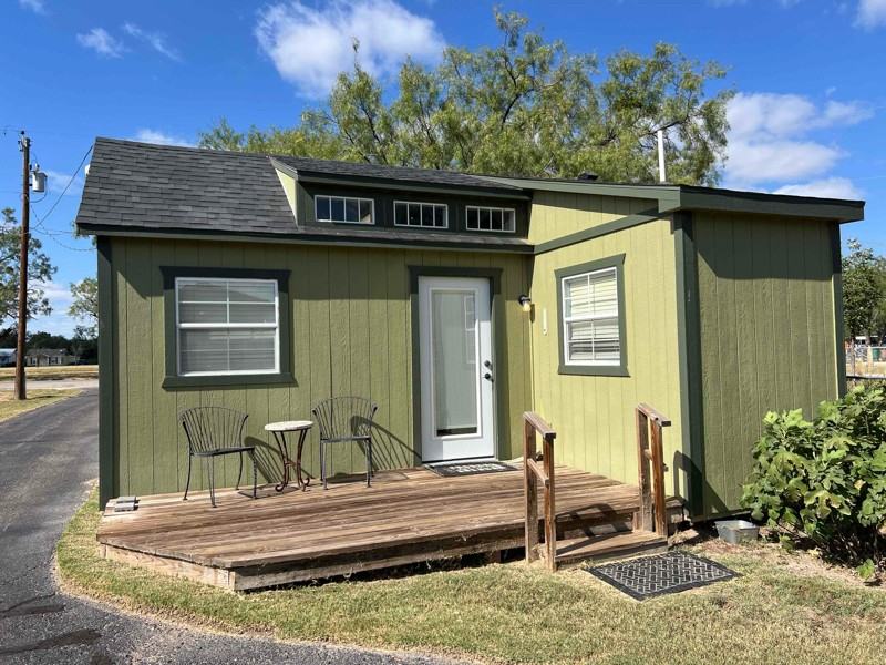 1808A Shady Point Circle Dr, San Angelo, TX 76904 1 bedroom House