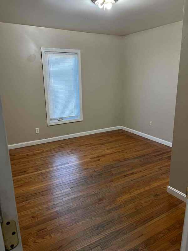 517 Hillsboro Street - Photo 6 of 9