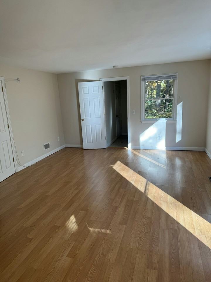 85 Toll Gate Rd - Photo 3 of 7