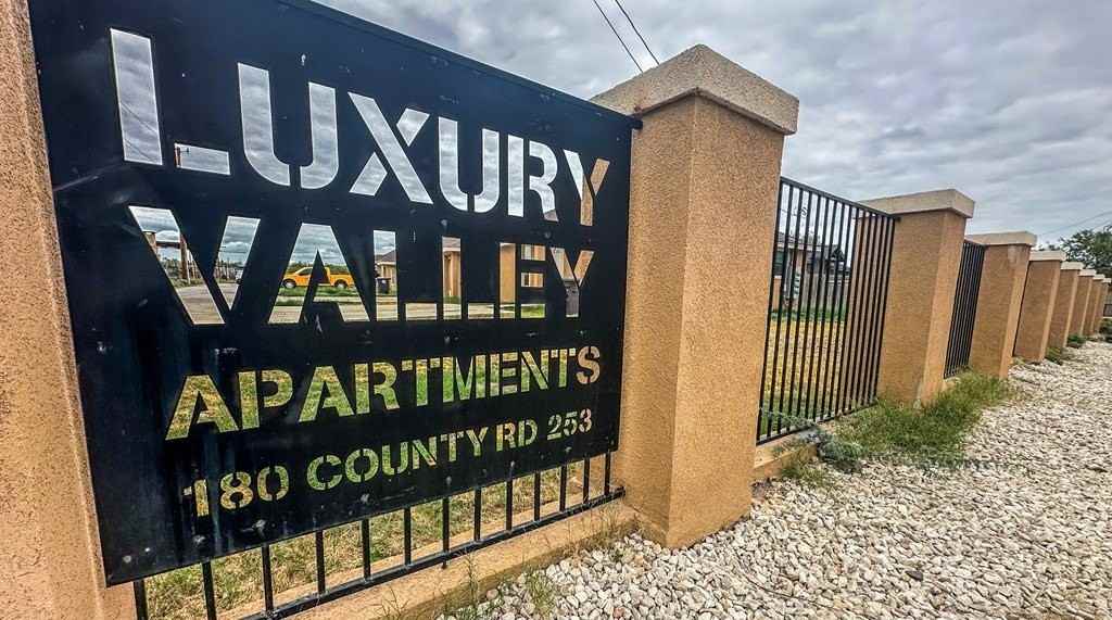 180 County Road 253 - Photo 2 of 8