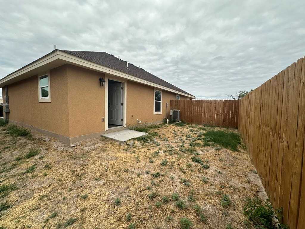 180 County Road 253 - Photo 3 of 8