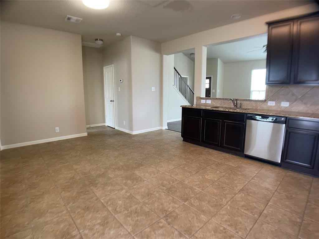 877 Heritage Springs Trl - Photo 2 of 8