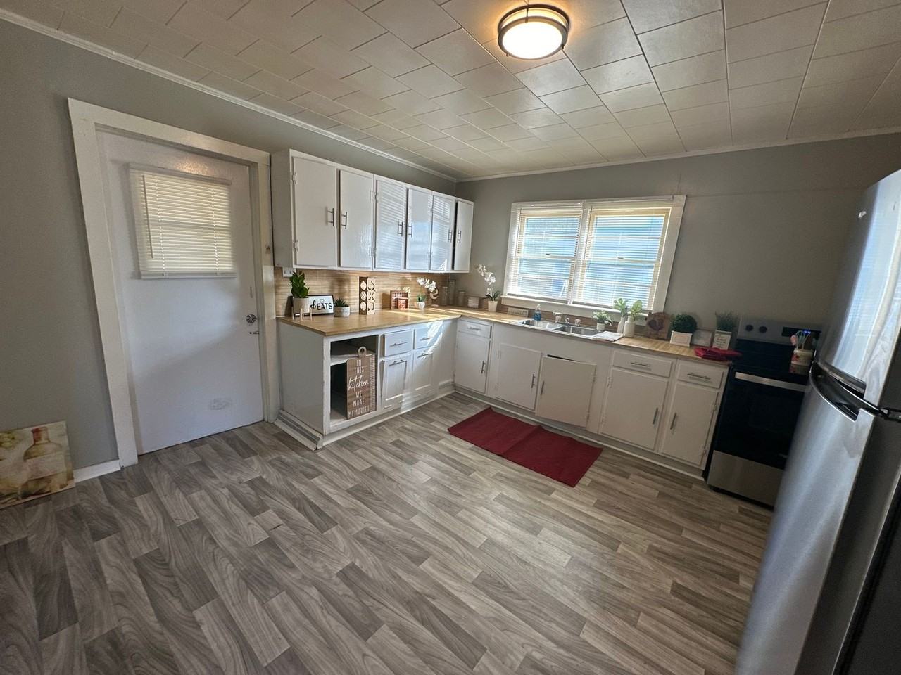 3102 S Railroad St - Photo 4 of 16