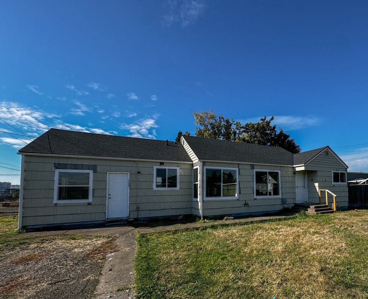 128 Chase St - Photo 2 of 20