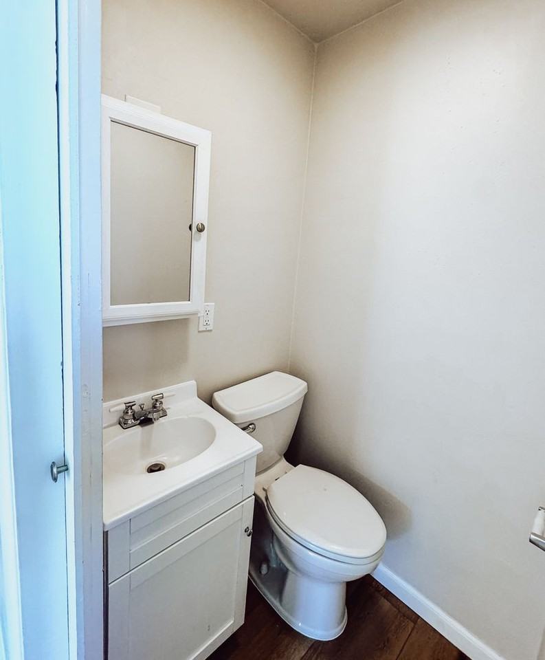 128 Chase St - Photo 4 of 20