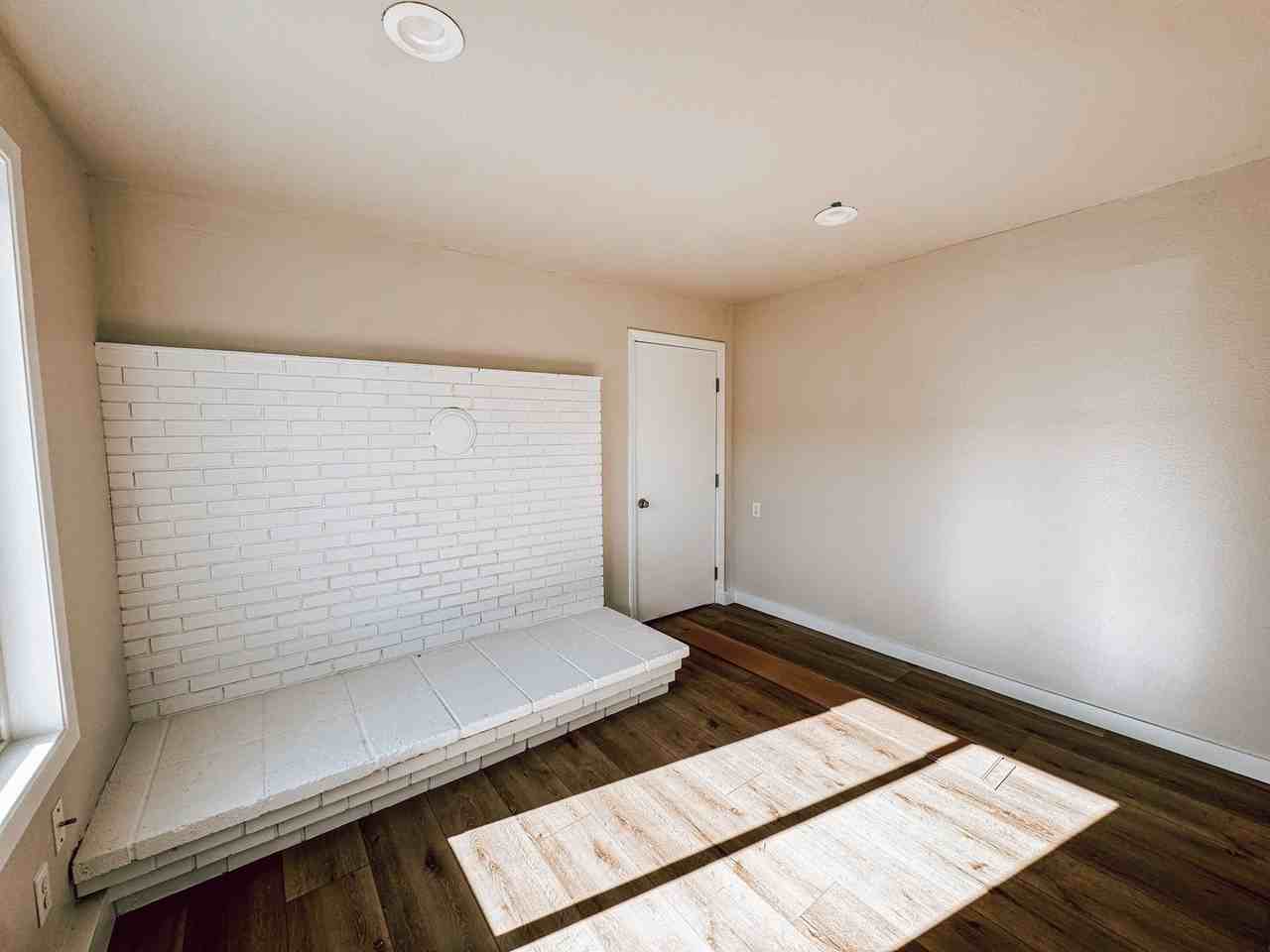 128 Chase St - Photo 6 of 20