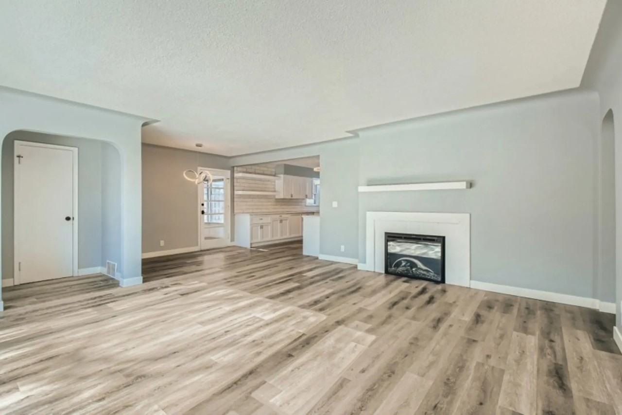 1712 W 66th St - Photo 2 of 19