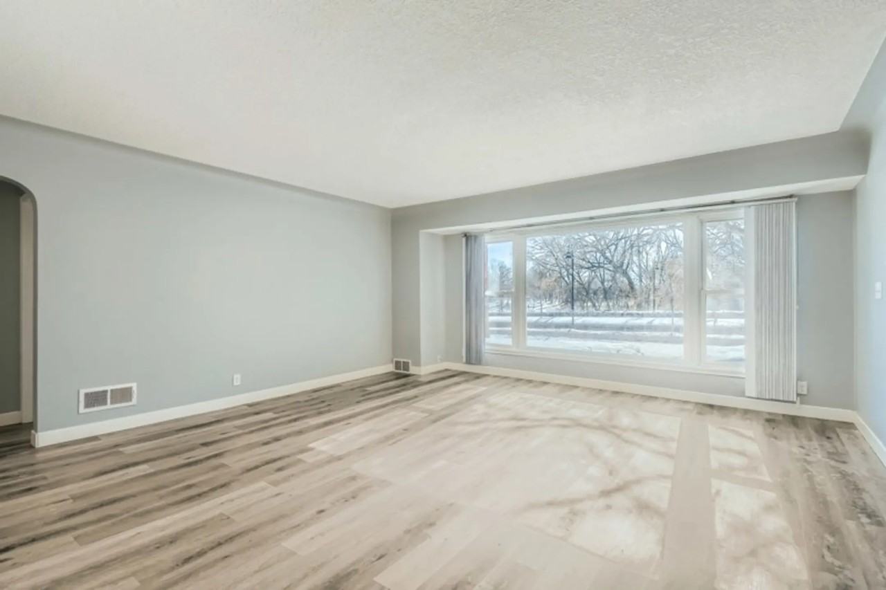 1712 W 66th St - Photo 3 of 19