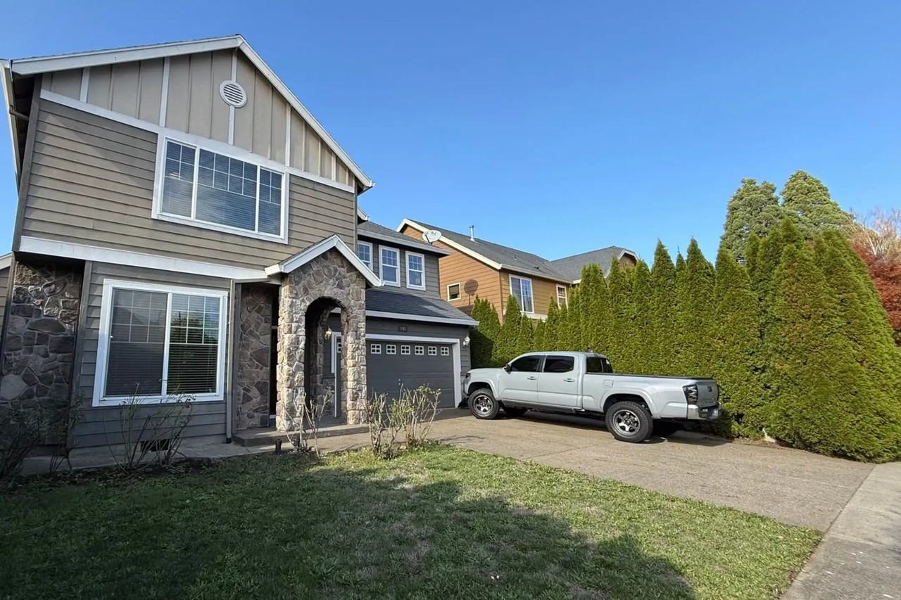 790 Nw 180th Ave - Photo 2 of 27