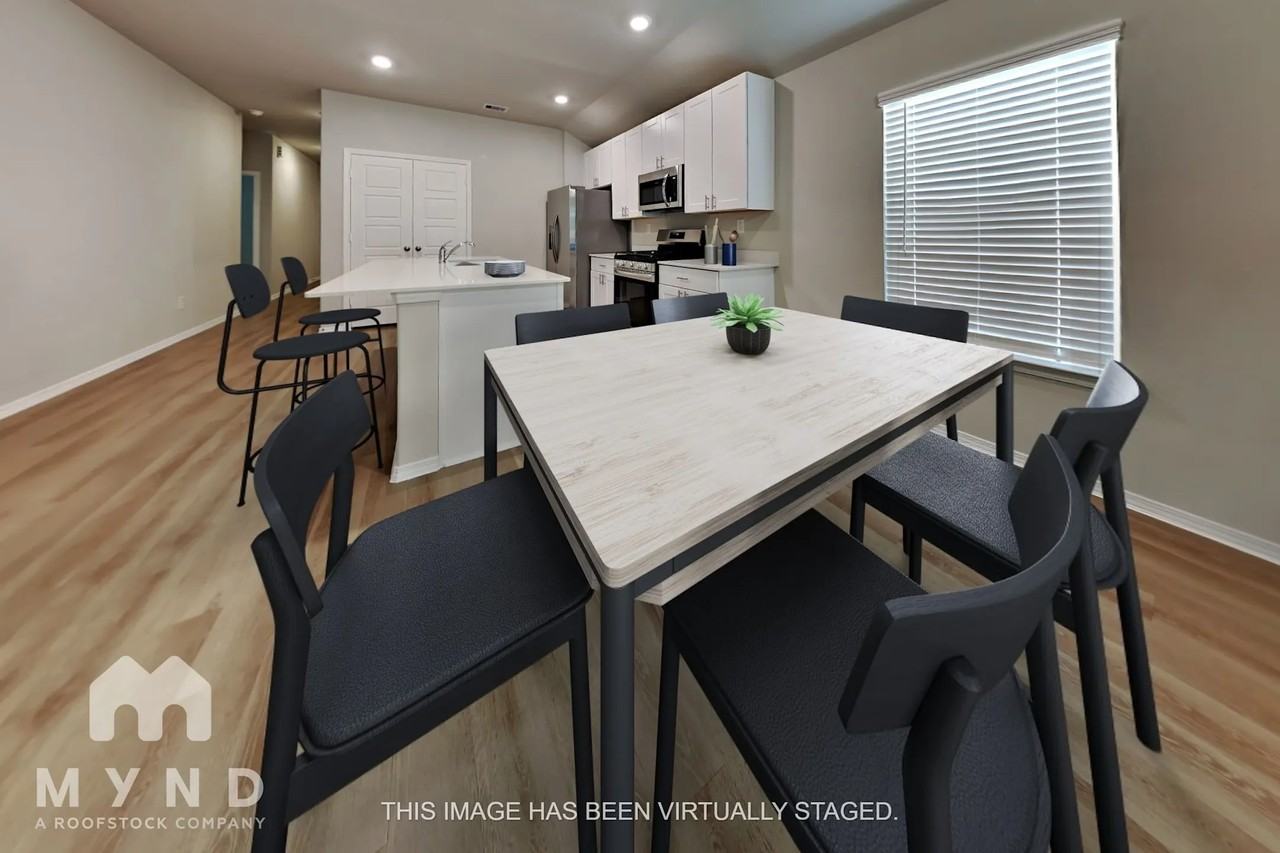 1447 Cedar Plains Ct - Photo 3 of 25