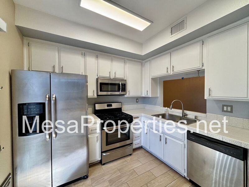 926 W Philadelphia St #11 - Photo 4 of 16