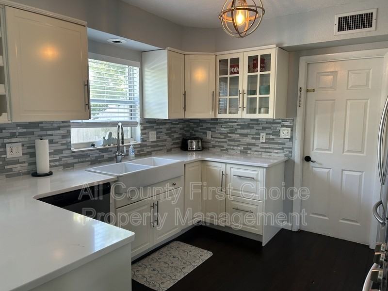 12731 82nd Ave - Photo 4 of 21