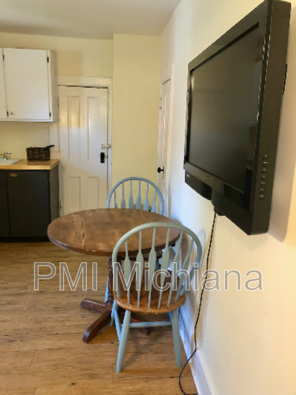 1022 Woodward Ave #1-2 - Photo 3 of 10