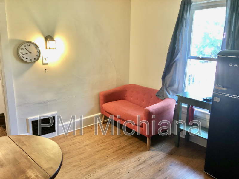 1022 Woodward Ave #1-2 - Photo 4 of 10