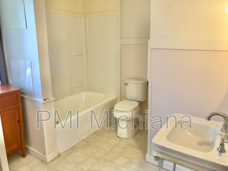 1022 Woodward Ave #1-2 - Photo 6 of 10